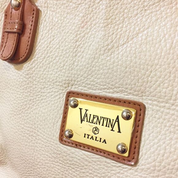 Valentina Off White Pebbled Cream Leather Handbag - Picture 3 of 12